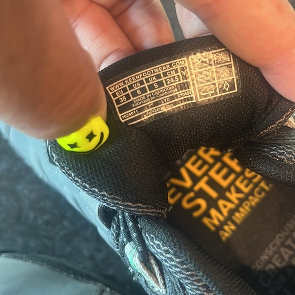 Keen Gray Sneakers with Sturdy Design and Traction - Picture 7 of 8